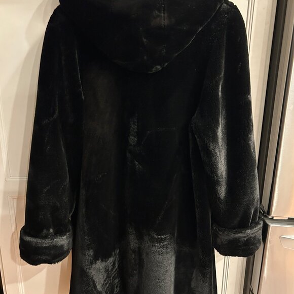 NUAGE BRAND-ELEGANT, FAUX SHEARED BEAVER, HOODED COAT. - Picture 2 of 5